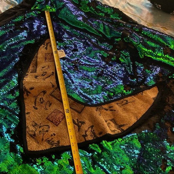 ꧁𑁍 Handmade Chenille Fringe Shoulder Wrap 𑁍꧂ - Picture 6 of 7